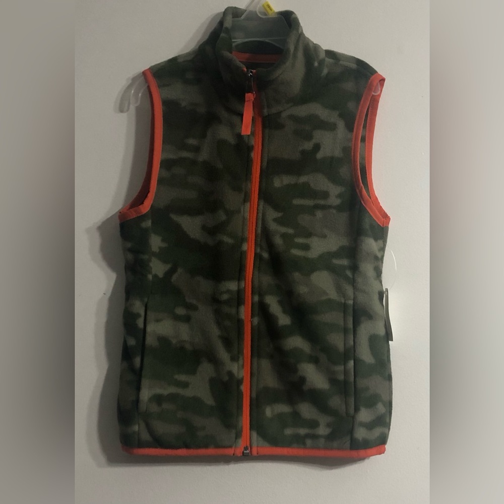 Kid’s camo Vest  Zip up turtleneck two side pockets soft fleece . 2